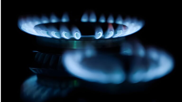 Gas Starved Residents Shut Down Major Highway for Hours Gas-Starved Residents Shut Down Major Highway for Hours