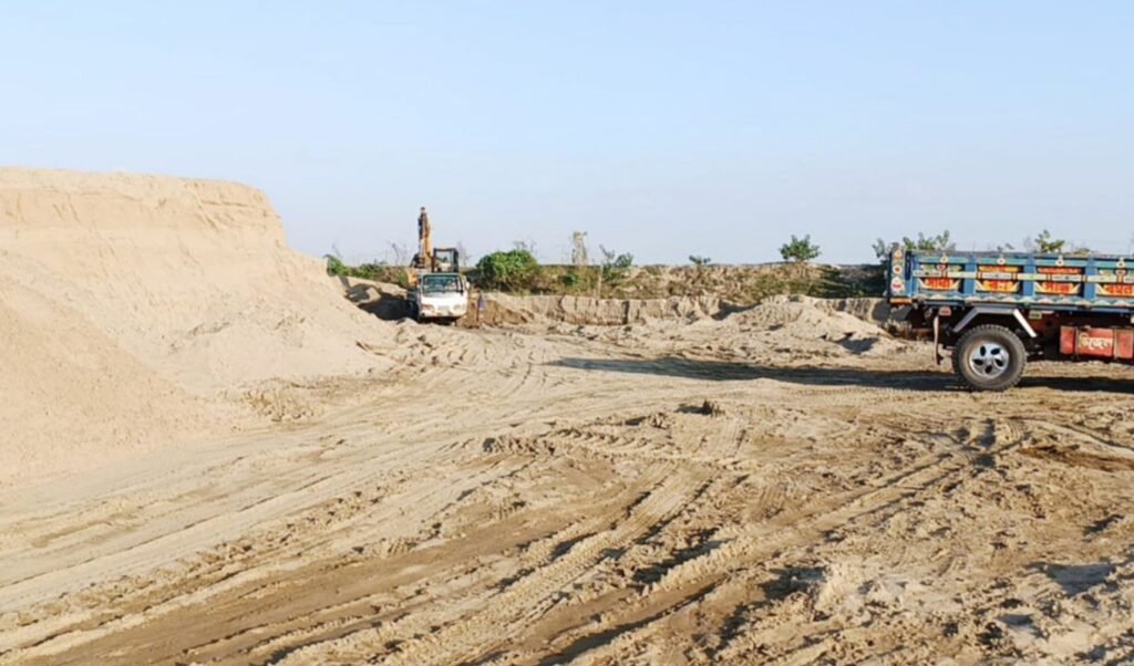 Large-Scale Sand Extraction from Shankha River in the Name of Road Development 2 Illegal Sand Extraction Under the Cover of Road Repair Large-Scale Sand Extraction from Shankha River in the Name of Road Development