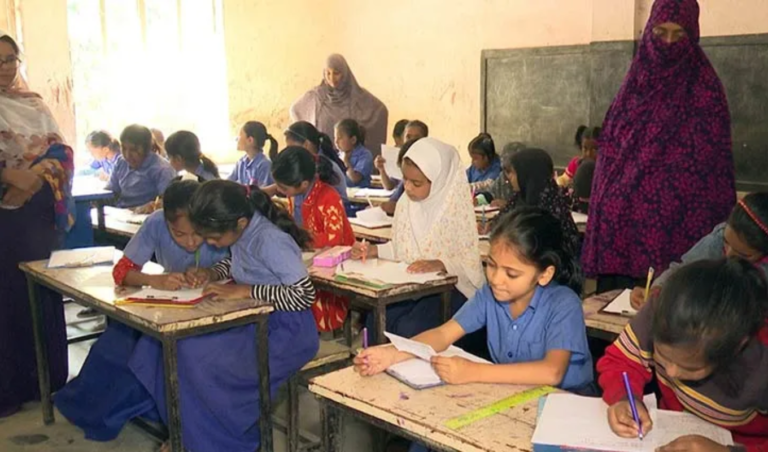Parents Step in to Hold Exams as Teachers Strike in Kushtia Parents Step in to Hold Exams as Teachers Strike in Kushtia