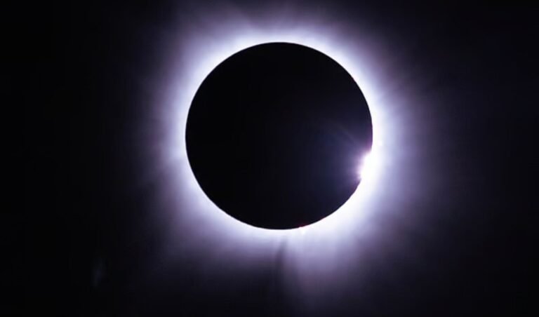 Six Minutes of Darkness Expected in Rare Solar Eclipse Six Minutes of Darkness Expected in Rare Solar Eclipse