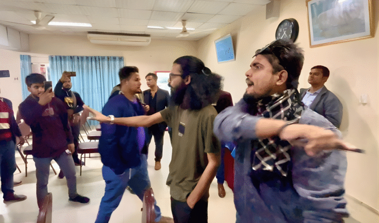 Student leader threatens to lock up journalists if live broadcasts continue Student leader threatens to lock in journalists in Rajshahi