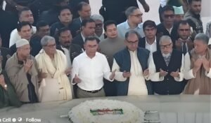 Tarique Rahman attended his father's grave visitation.
