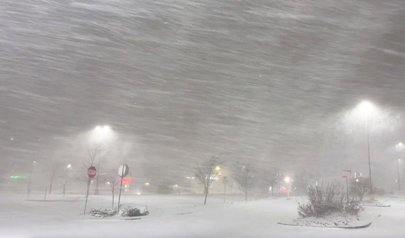 Winter Snowstorm Brings Life to a Halt Across the US 1 Winter Snowstorm Brings Life to a Halt Across the US Winter Snowstorm Brings Life to a Halt Across the US