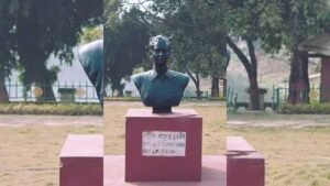 পায়ে মাড়ানোর জন্য টাঙানো হলো গোলাম আযমের ছবি পায়ে মাড়ানোর জন্য টাঙানো হলো গোলাম আযমের ছবি