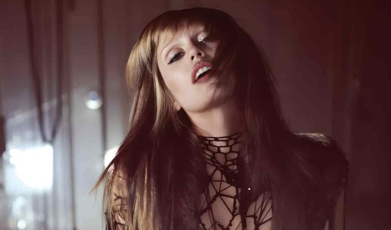 মাইলি সাইরাসের সিনেমা সঙ্গীত বিস্তার Miley Cyrus Eyes Film Songwriting Opportunities