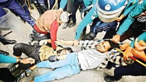 Triple Protest Wave Paralyses Central Dhaka Districts Triple Protest Wave Paralyses Central Dhaka Districts