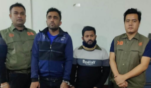 কুমিল্লায় দুই সন্ত্রাসী পিস্তলসহ গ্রেফতার কুমিল্লায় দুই সন্ত্রাসী পিস্তলসহ গ্রেফতার