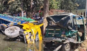 ট্রাক চাপায় মাদ্রাসার তিন বোন নিহত ট্রাক চাপায় মাদ্রাসার তিন বোন নিহত