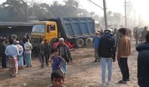 লক্ষ্মীপুরে ডাম্প ট্রাকের চাপায় স্কুলছাত্রীর মৃত্যু লক্ষ্মীপুরে ডাম্প ট্রাকের চাপায় স্কুলছাত্রীর মৃত্যু