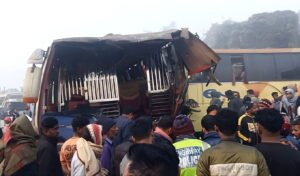 সিলেটে দুই বাসের ভয়াবহ সংঘর্ষে দুই জন নিহত, বারো জন আহত