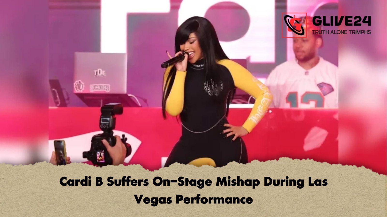 Cardi B Suffers On-Stage Mishap During Las Vegas Performance 1 Cardi B Suffers On Stage Mishap During Las Vegas Performance Cardi B Suffers On-Stage Mishap During Las Vegas Performance