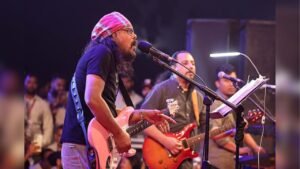James Electrifies Manik Mia Avenue With Bangladesh Anthem James Electrifies Manik Mia Avenue With 'Bangladesh' Anthem