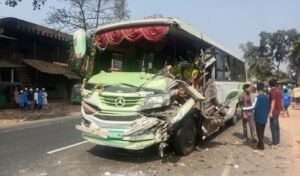 চন্দনাইশে যাত্রীবাহী বাস পিকআপ সংঘর্ষ চালক ও সহকারী আহত চন্দনাইশে যাত্রীবাহী বাস-পিকআপ সংঘর্ষ, চালক ও সহকারী আহত