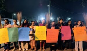 চবি ক্যাম্পাসে জামায়াত পোস্টবিরোধী প্রতিবাদ মিছিল চবি ক্যাম্পাসে জামায়াত পোস্টবিরোধী প্রতিবাদ মিছিল