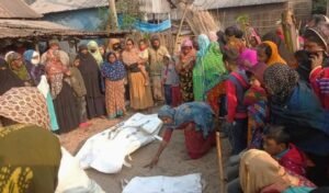 নাটোরে আগুনে পুড়ে মা মেয়ের মর্মান্তিক মৃত্যু নাটোরে আগুনে পুড়ে মা-মেয়ের মর্মান্তিক মৃত্যু