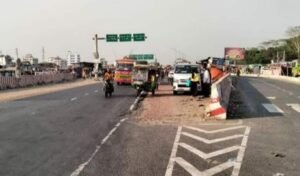 ভাঙ্গা এক্সপ্রেসওয়ের পাশে নারীর মরদেহ ভাঙ্গা এক্সপ্রেসওয়ের পাশে নারীর মরদেহ
