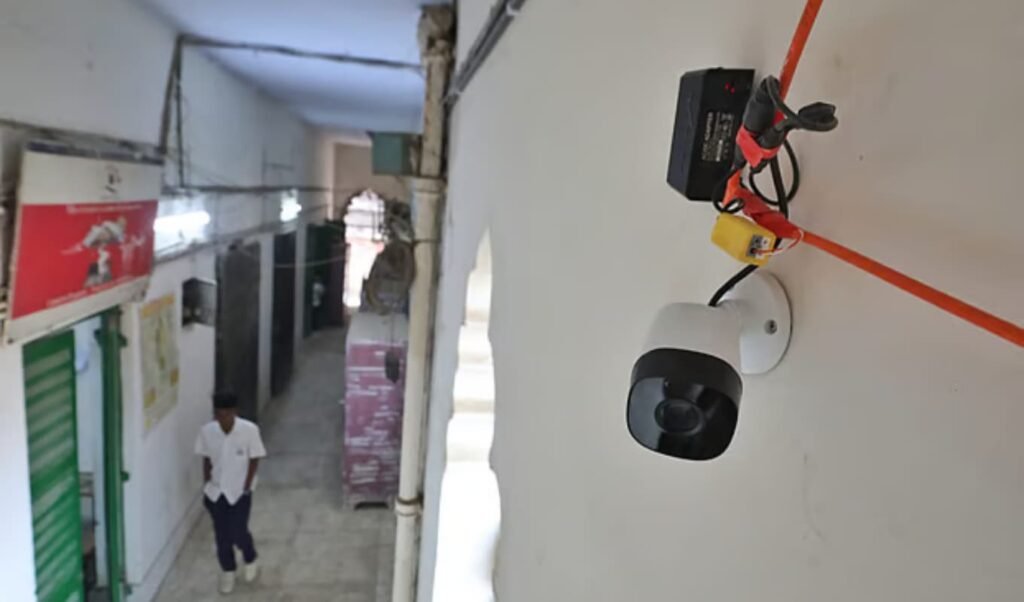 Mobile Phones Banned at Polling Stations 3 ভোটকেন্দ্রে মুঠোফোন প্রবেশ নিষিদ্ধ ঘোষণা Mobile Phones Banned at Polling Stations
