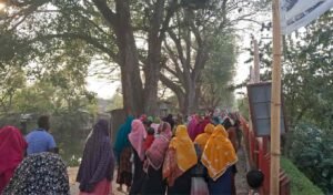 ভোটের জন্য মিছিলে ৫০ টাকা ভাড়া ভোটের জন্য মিছিলে ৫০ টাকা ভাড়া