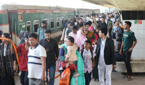 Rush at Kamalapur on Final Working Day Rush at Kamalapur on Final Working Day