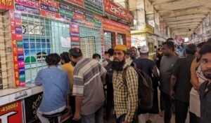 গাবতলীতে বাড়তি ভাড়া, যাত্রীদের দূর্ভোগ
