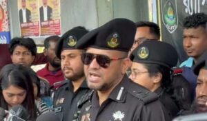 নিশ্চিত ও সুসংগঠিত ঈদযাত্রা র‌্যাবের তিন স্তরের নিরাপত্তা নিশ্চিত ও সুসংগঠিত ঈদযাত্রা র‌্যাবের তিন স্তরের নিরাপত্তা
