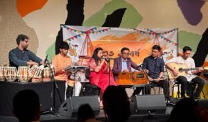 গানে গানে মুখর সিডনির অপেরা হাউস গানে-গানে মুখর সিডনির অপেরা হাউস