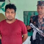 পঞ্চগড় সীমান্তে বিপুল ডলারসহ ভারতীয় নাগরিক আটক Indian Man Apprehended at Panchagarh Border With Cash in US Dollars