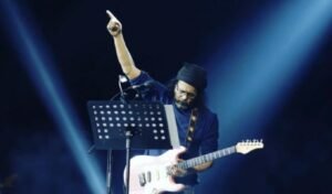 পথচলার অর্ধেক শেষে বাকি আরও জেমস পথচলার অর্ধেক শেষে, বাকি আরও জেমস