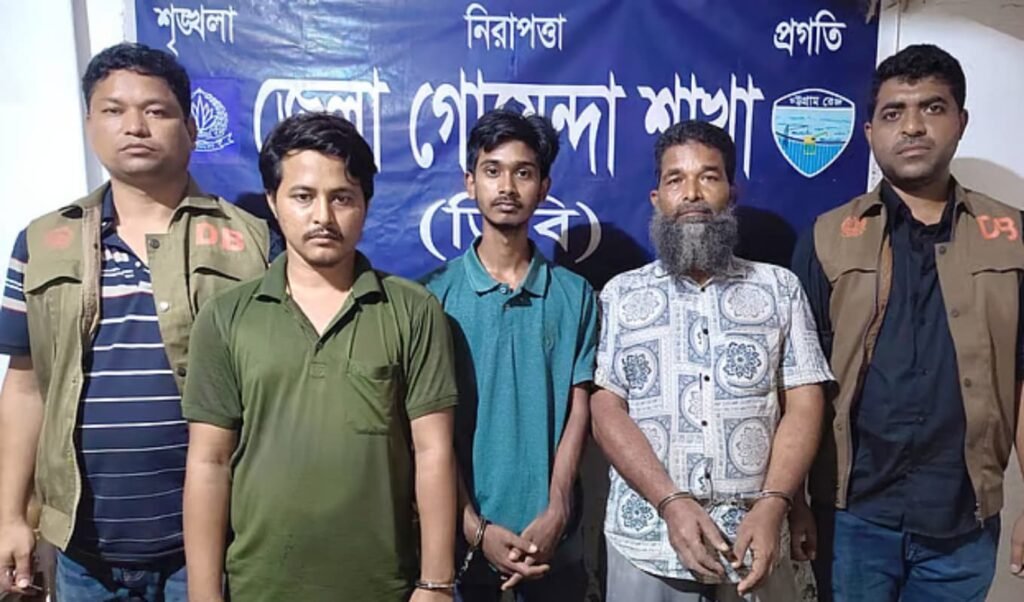 Illegal Petrol Stock Seized, Three Held 2 প্রাচীরঘেরা বাড়িতে ১২০০ লিটার জ্বালানি তেল মজুত Illegal Petrol Stock Seized, Three Held