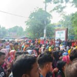 ঈশ্বরদী ইপিজেডে পরিবহন ভাড়া বৃদ্ধিতে শ্রমিক বিক্ষোভ ঘণ্টাব্যাপী Transport Fare Hike Sparks Labour Protest