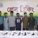 চট্টগ্রামে অস্ত্রসহ ১১ ডাকাত সদস্য আটক Eleven Robbery Suspects Arrested in Chattogram