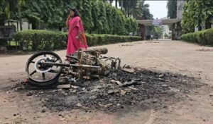 ডুয়েটে ব্লকেড কর্মসূচির মধ্যে পুলিশের মামলা ও সতর্ক অবস্থান ডুয়েটে ব্লকেড কর্মসূচির মধ্যে পুলিশের মামলা ও সতর্ক অবস্থান