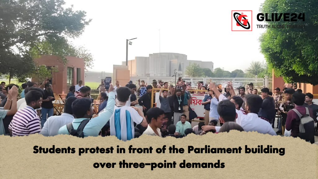 Students protest in front of the Parliament building over three-point demands 4 Students protest in front of the Parliament building over three point demands 2 Students protest in front of the Parliament building over three-point demands