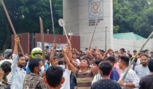 Chhatra Dal and Jubo Dal Stage Armed Presence at Begum Rokeya University Situation Tense Chhatra Dal and Jubo Dal Stage Armed Presence at Begum Rokeya University, Situation Tense