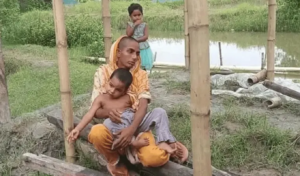 Destitute Mother Forced to Sell Hair to Clear Rent in Bagerhat Destitute Mother Forced to Sell Hair to Clear Rent in Bagerhat