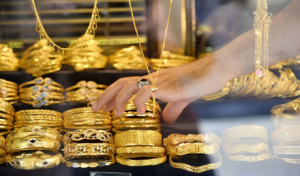 Gold Prices Slip as US Rate Hike Bets Strengthen