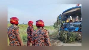 Three Dead, 16 Injured as Bus Crashes into Ditch on Mawa Expressway